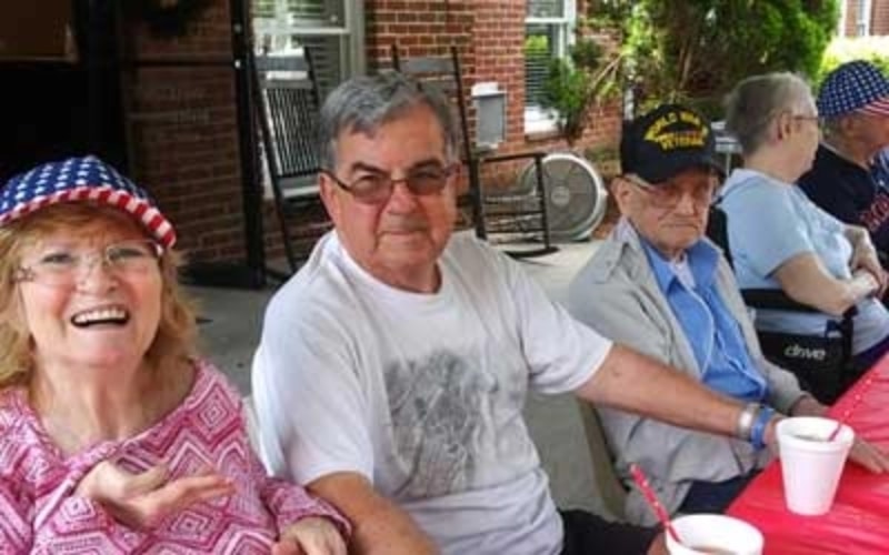 Bethel Gardens Community Members Having Lunch2